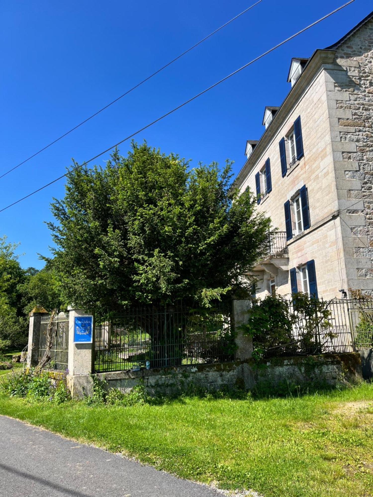 Chez Jallot Bed & Breakfast Vidaillat Exterior photo